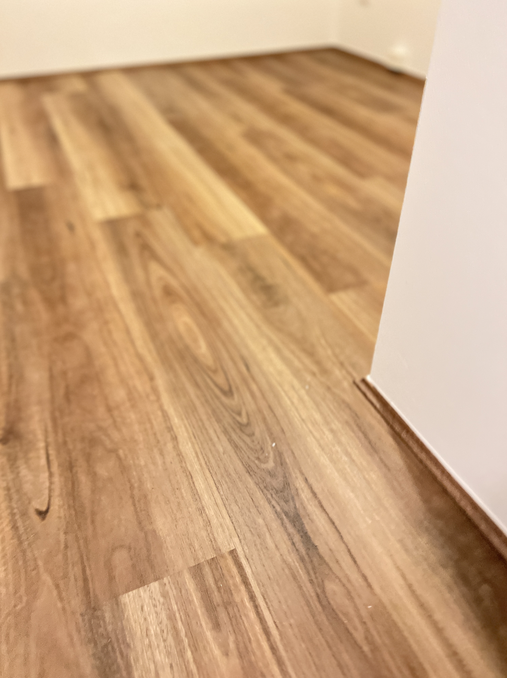 Advantage & Disadvantage of Hybrid Flooring